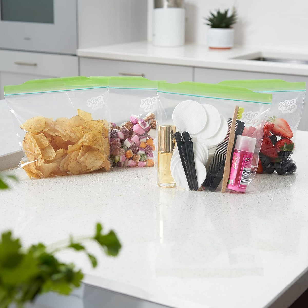 XupZip® Zip Lock Sandwich Bags, 19 x 17cm - Airtight Click-Seal